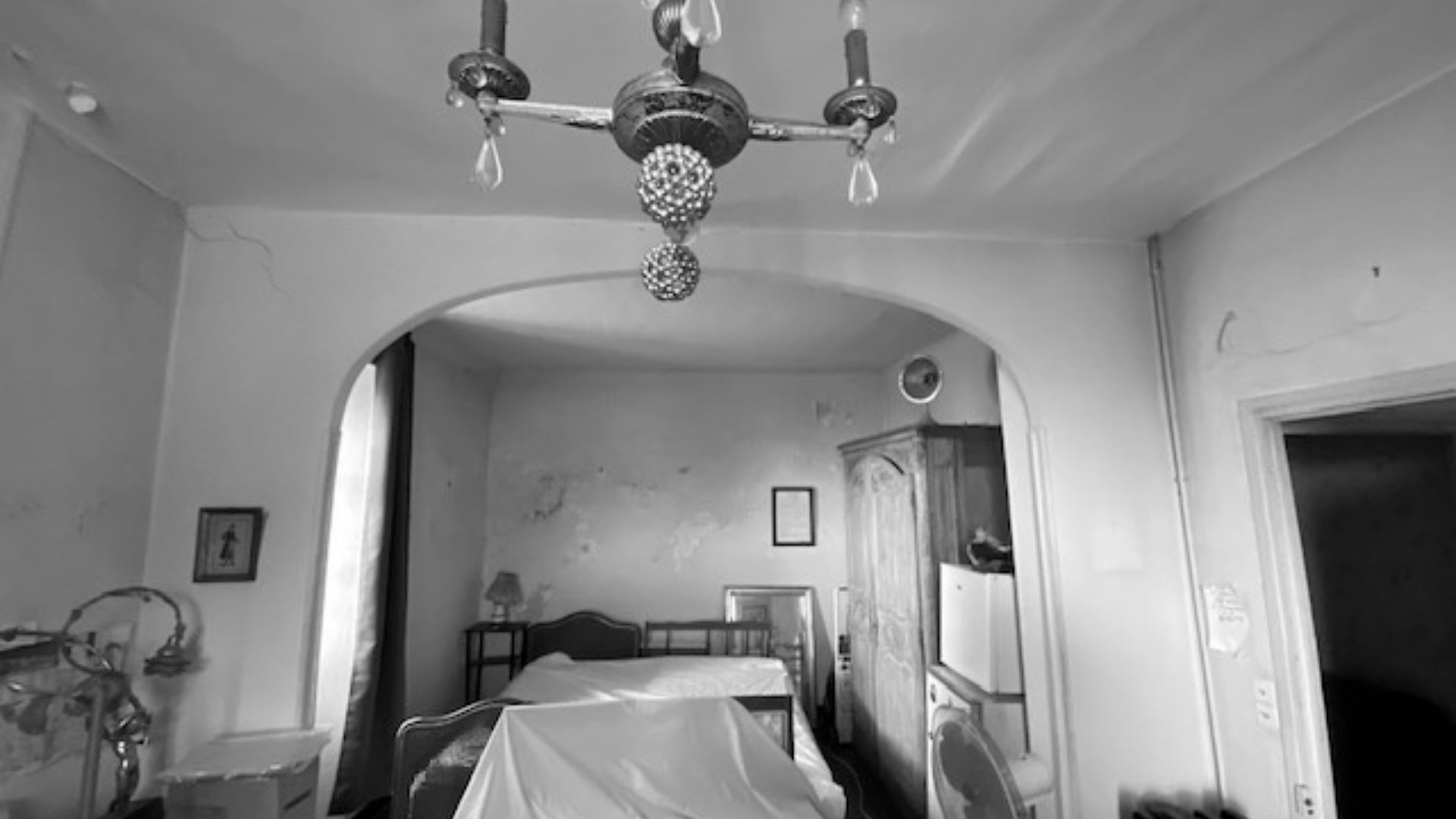 chambre en ruine avant rénovation